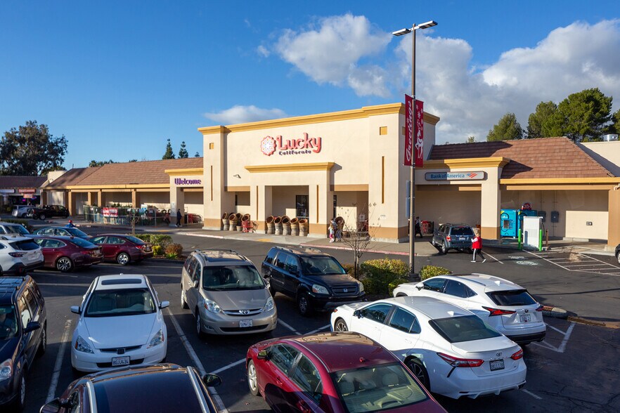 1125-1145 Arnold Dr, Martinez, CA à louer - Photo principale – Image 1 sur 8