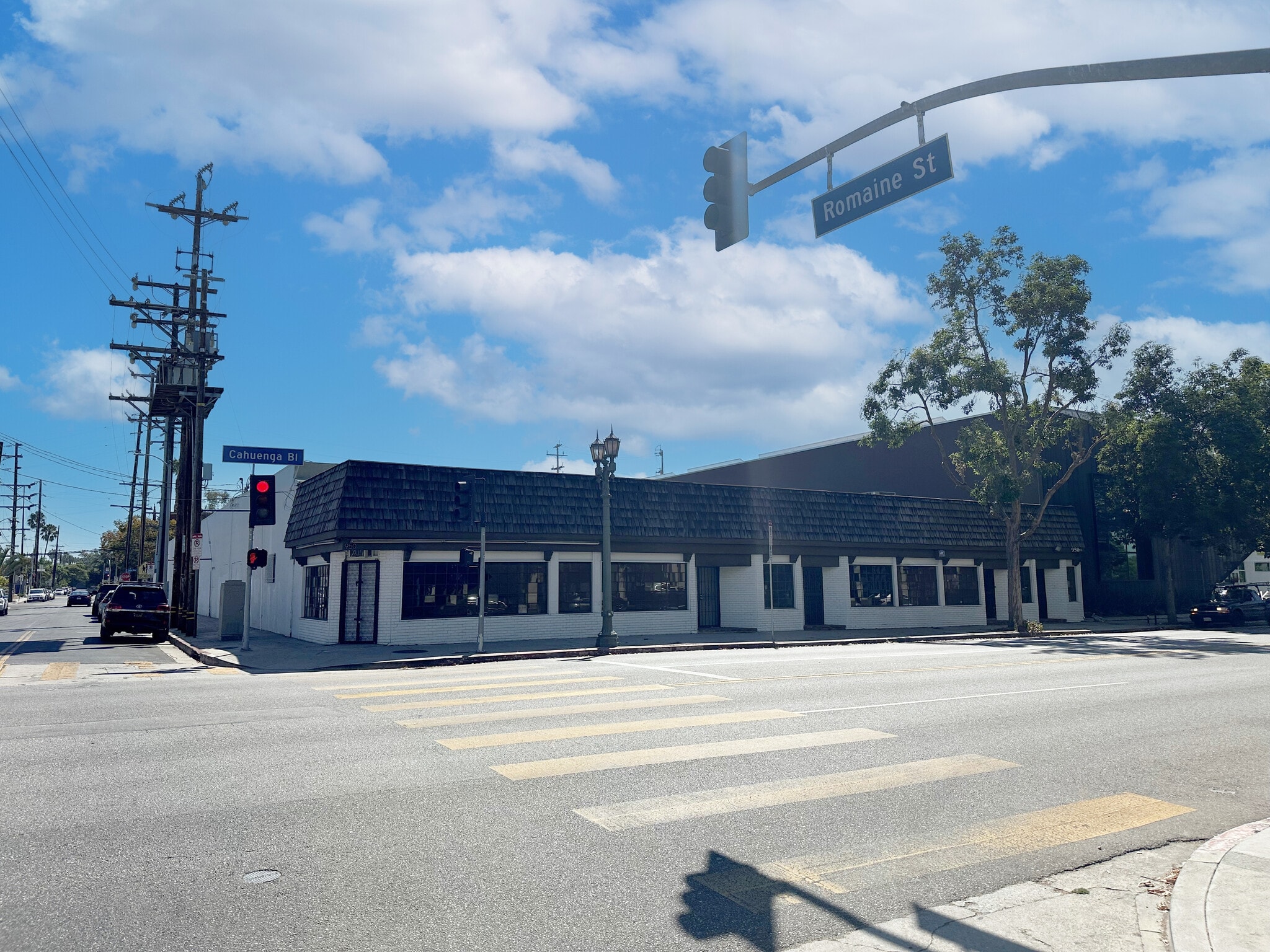 950 N Cahuenga Blvd, Los Angeles, CA à louer Photo de l’immeuble– Image 1 sur 1