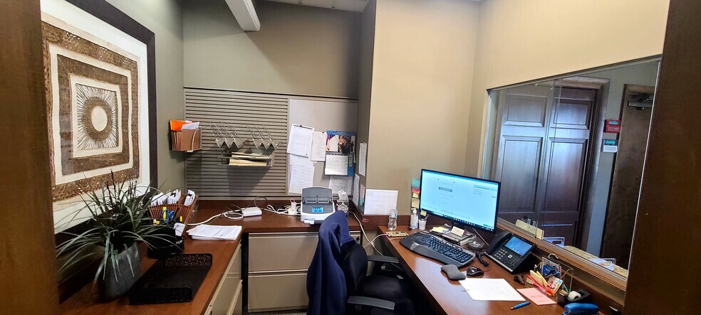 320 N 5th St, Saint Charles, MO à louer - Photo intérieure – Image 2 sur 12