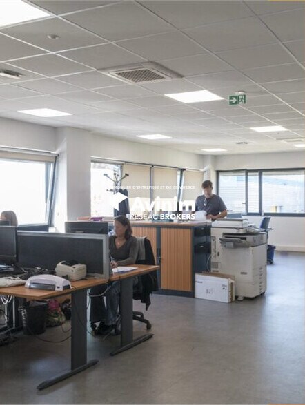 Industriel/Logistique dans Ézanville à vendre - Photo de l’immeuble – Image 2 sur 5
