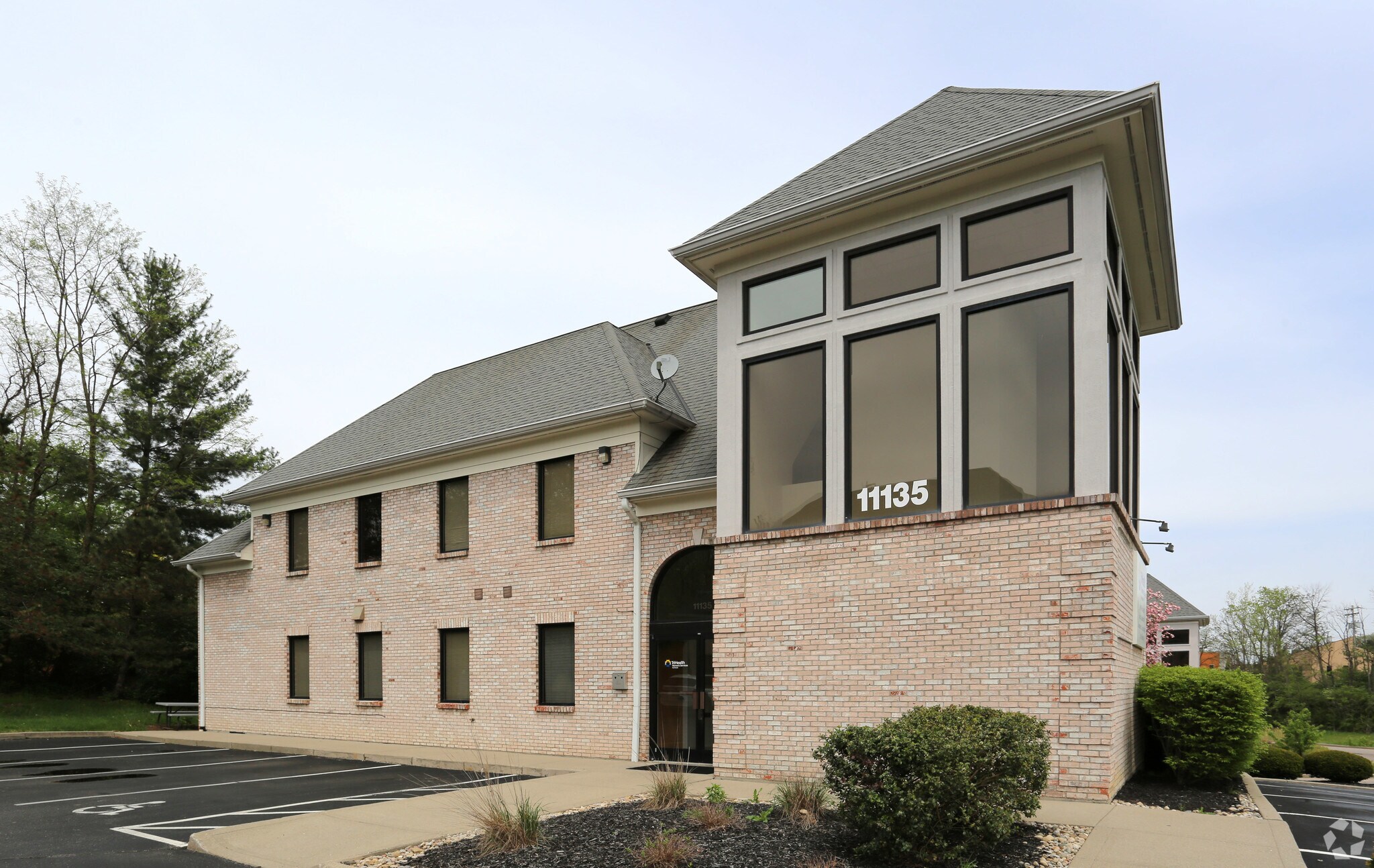 11135 Montgomery Rd, Cincinnati, OH à vendre Photo principale– Image 1 sur 7