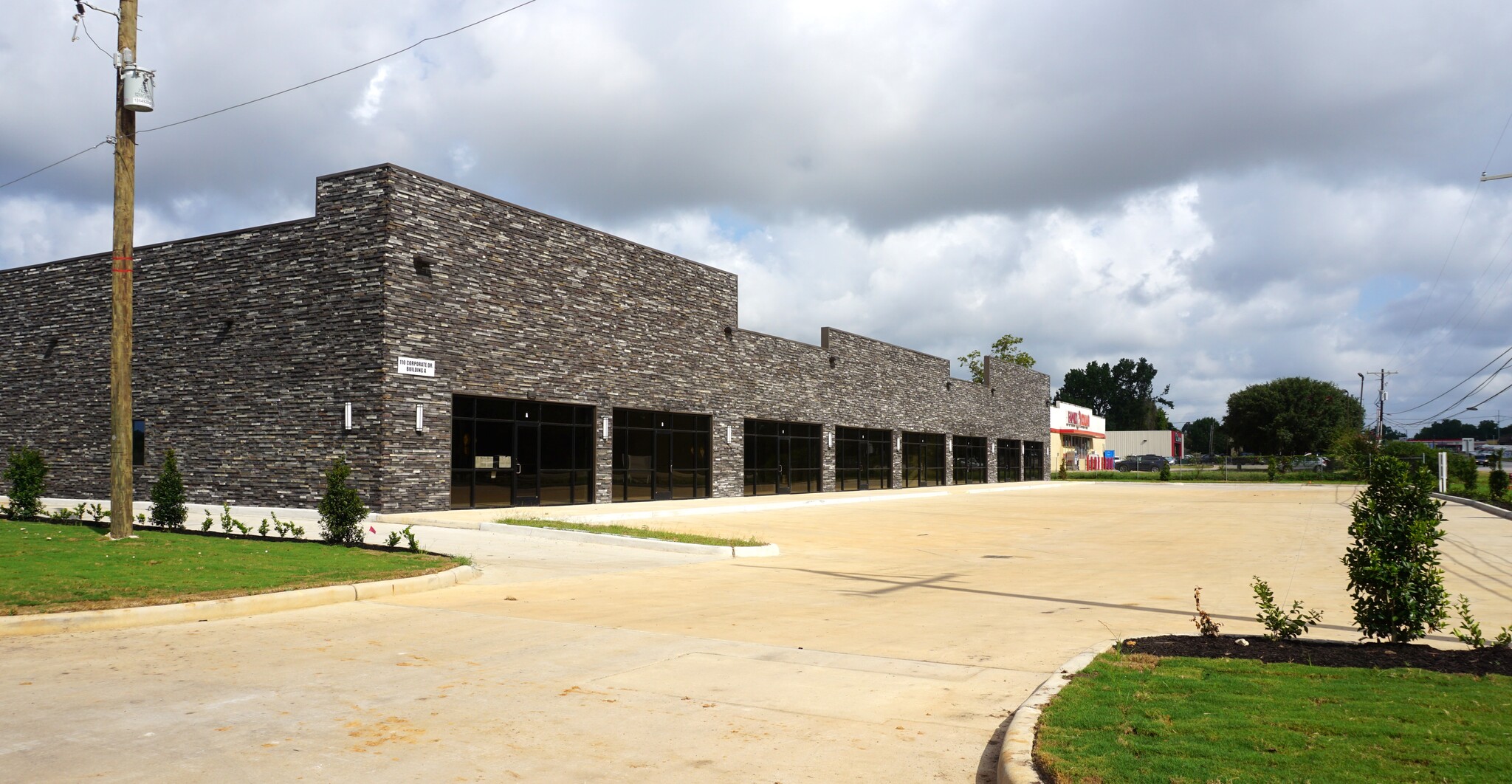 120 Corporate Dr, Willis, TX à louer Photo de l’immeuble– Image 1 sur 2