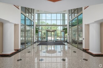 401 Plymouth Rd, Plymouth Meeting, PA à louer Photo intérieure– Image 2 sur 12