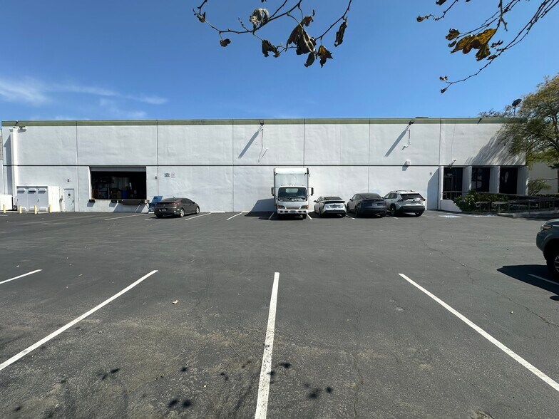 15120-15200 Marquardt Ave, Santa Fe Springs, CA à louer - Photo de l’immeuble – Image 1 sur 5