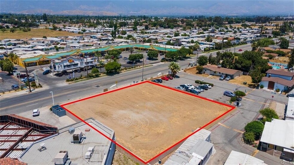 2863 Rialto Ave, San Bernardino, CA à vendre - Photo de l’immeuble – Image 3 sur 5