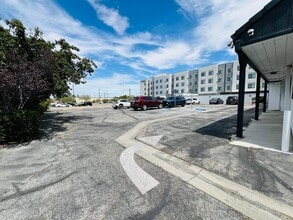 867 W Lancaster Blvd, Lancaster, CA à louer Photo intérieure– Image 2 sur 16