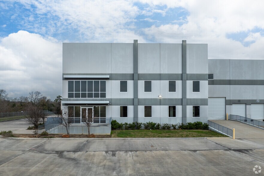 1203 Thompson Park Dr, Baytown, TX à louer - Photo de l’immeuble – Image 2 sur 12