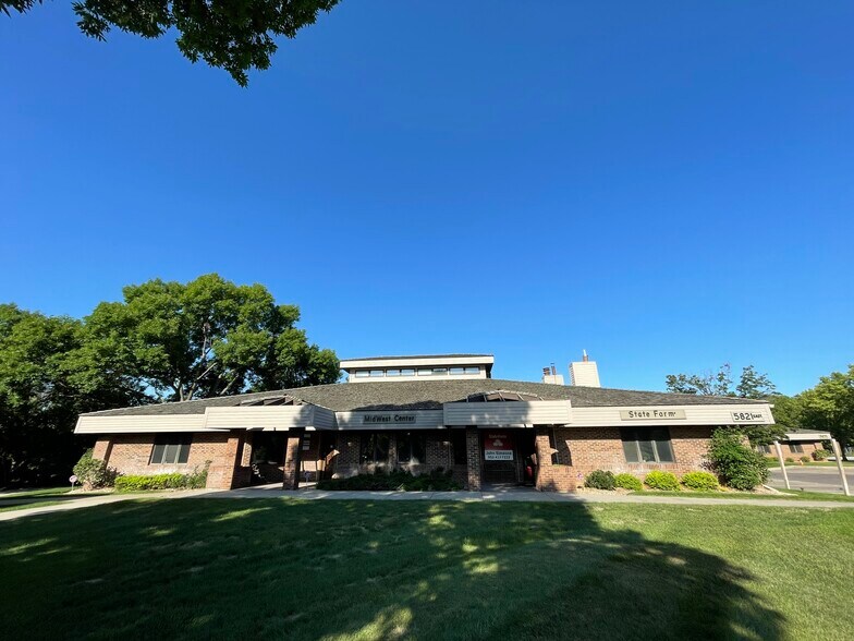 5821 cedar lake Rd, Saint Louis Park, MN à louer - Photo de l’immeuble – Image 1 sur 12