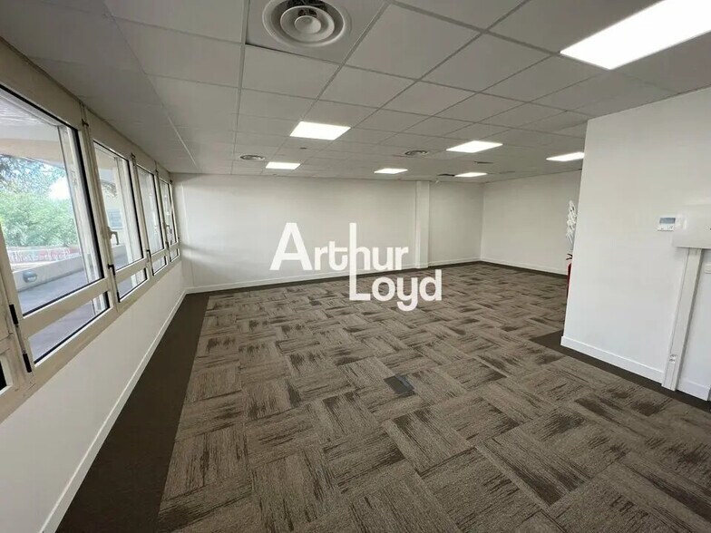 Bureau dans SOPHIA ANTIPOLIS à louer - Photo de l’immeuble – Image 2 sur 12