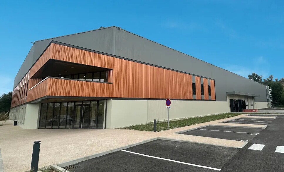 Bureau dans Saint-Laurent-de-Mure à louer - Photo de l’immeuble – Image 1 sur 4