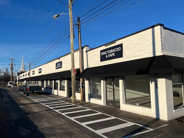 1823-1841 Wade Hampton Blvd, Greenville, SC à louer - Photo de l’immeuble – Image 1 sur 22