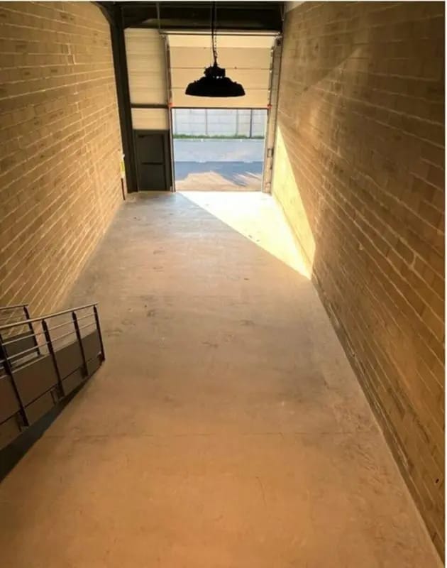 Plus de détails pour Local d’activités à vendre