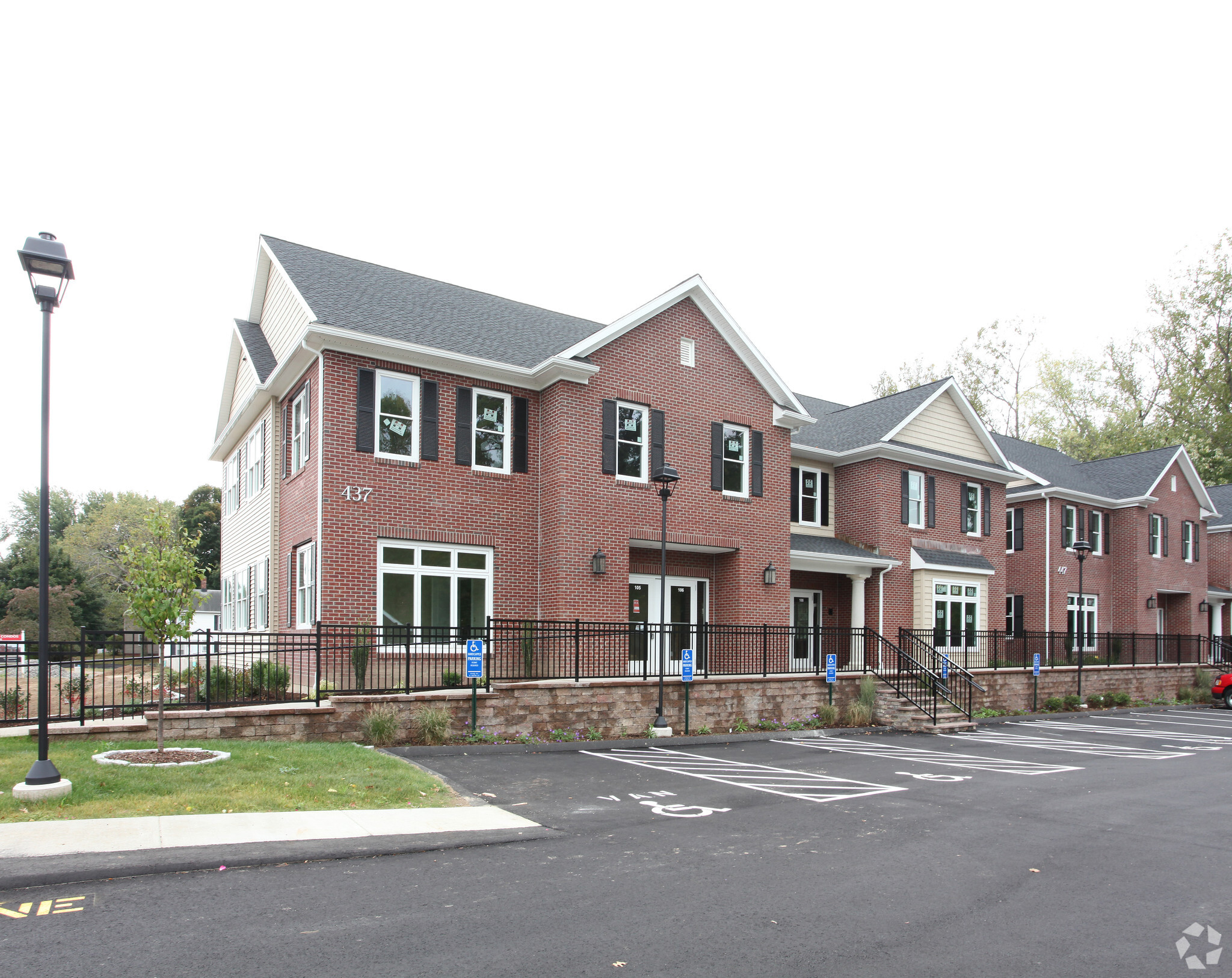 437 Naubuc Ave, Glastonbury, CT à louer Photo de l’immeuble– Image 1 sur 14