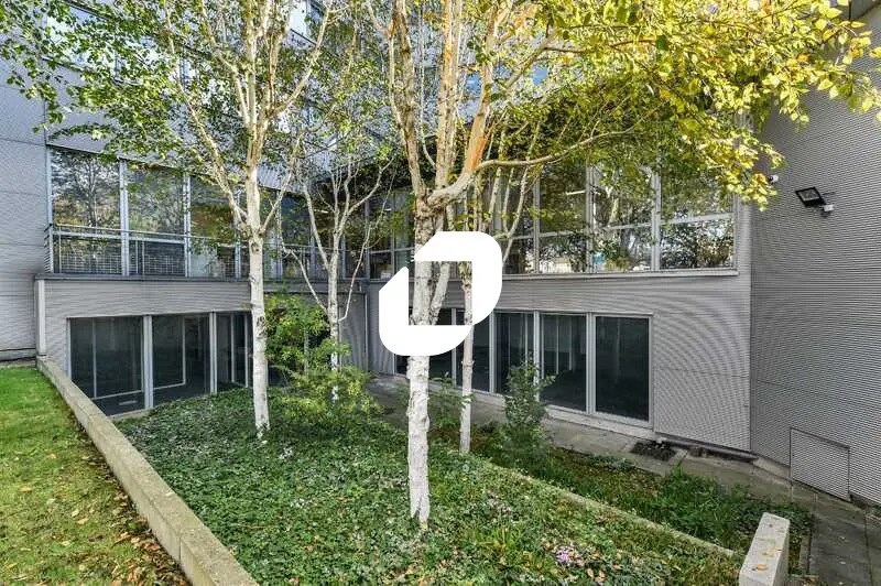 Bureau dans Saint-Denis à louer - Photo de l’immeuble – Image 1 sur 13