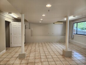 213 Robinson St, South Kingstown, RI à louer Photo de l’immeuble– Image 2 sur 6