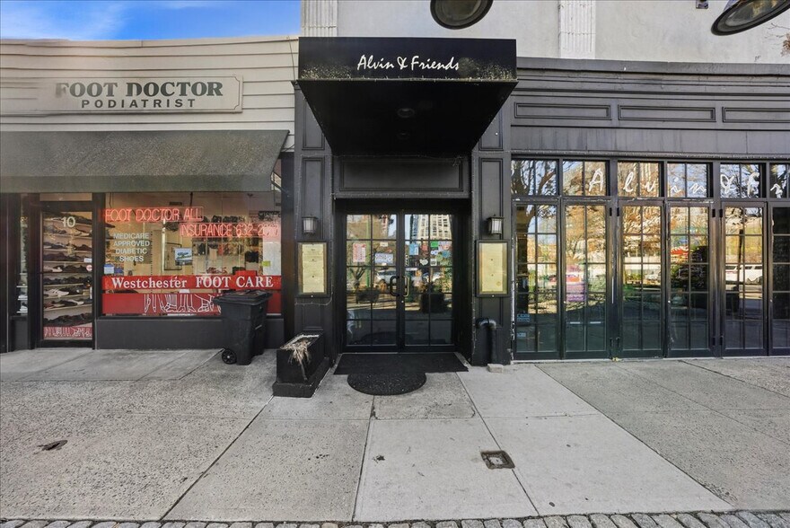 12 Memorial Hwy, New Rochelle, NY à vendre - Photo principale – Image 1 sur 10