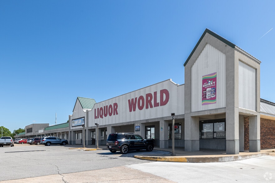 3340 N College Ave, Fayetteville, AR à louer - Photo de l’immeuble – Image 3 sur 3