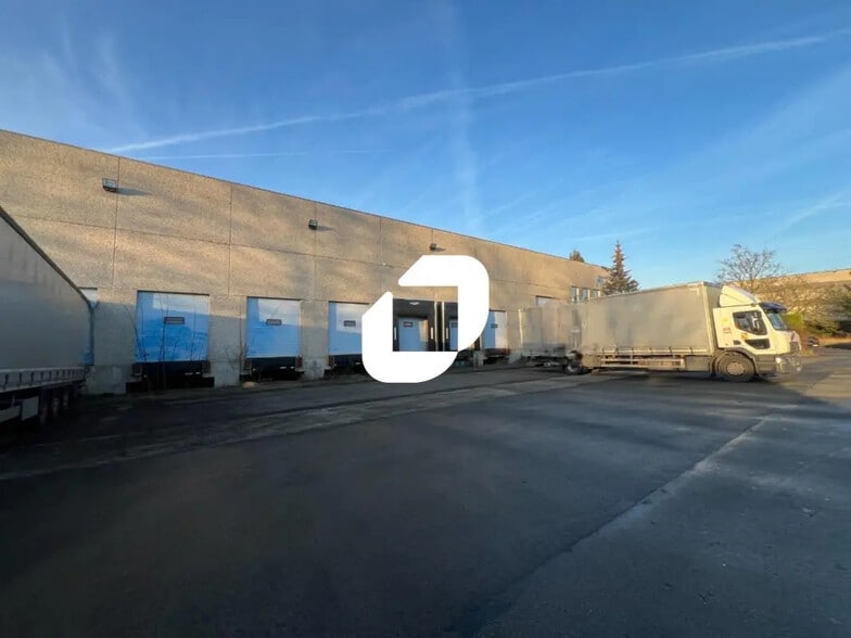 Industriel/Logistique dans Roncq à vendre - Photo de l’immeuble – Image 3 sur 17