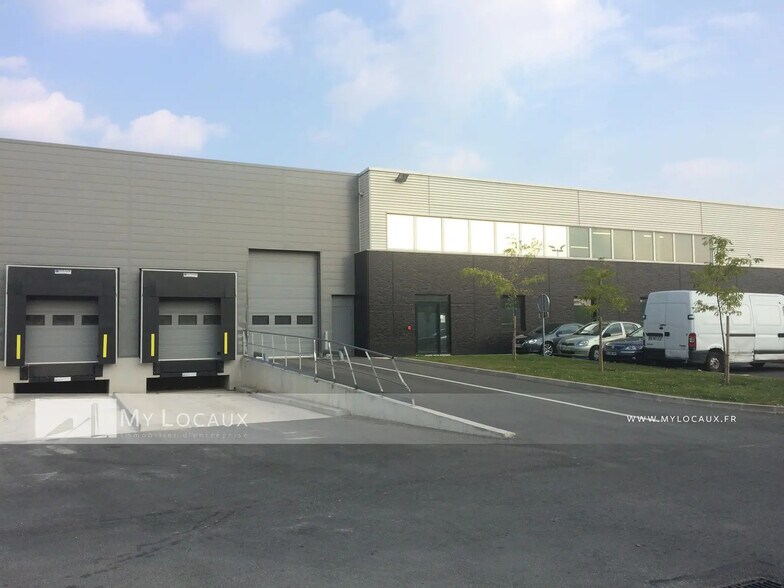 Local d’activités dans La Courneuve à louer - Photo de l’immeuble – Image 2 sur 5