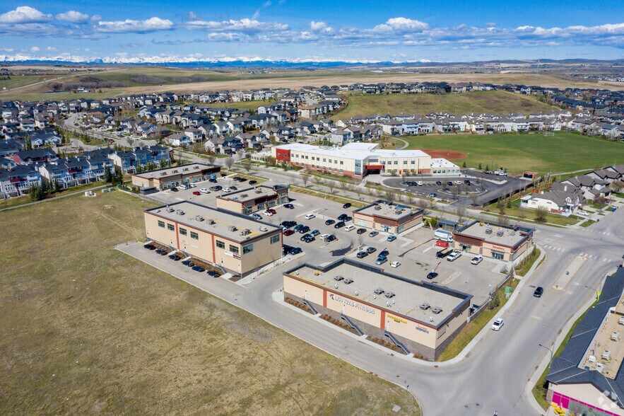 200 Southridge Dr, Okotoks, AB à louer - Aérien – Image 3 sur 6