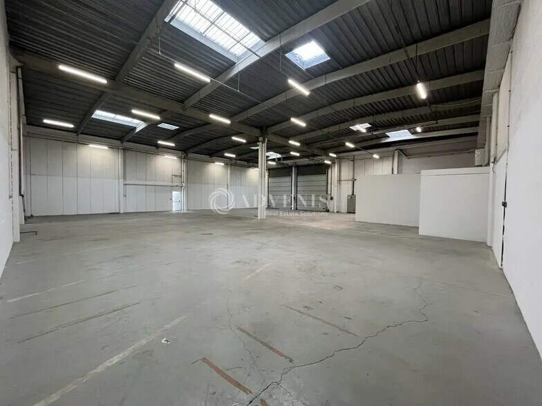 Local d’activités dans Valenton à louer - Photo de l’immeuble – Image 3 sur 7