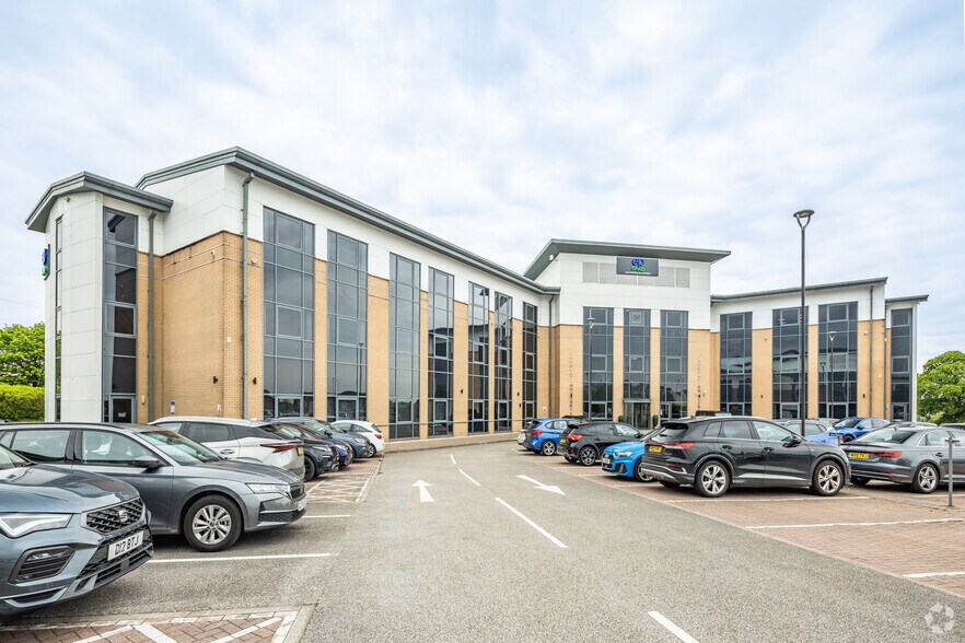 1 Haslingden Rd, Blackburn à louer - Photo de l’immeuble – Image 1 sur 7