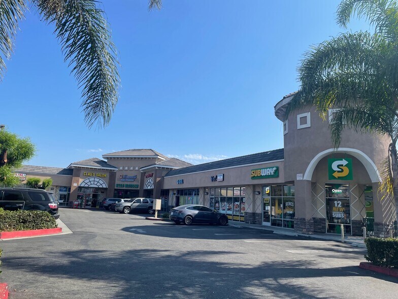 2627 W Edinger Ave, Santa Ana, CA à louer - Photo de l’immeuble – Image 3 sur 5