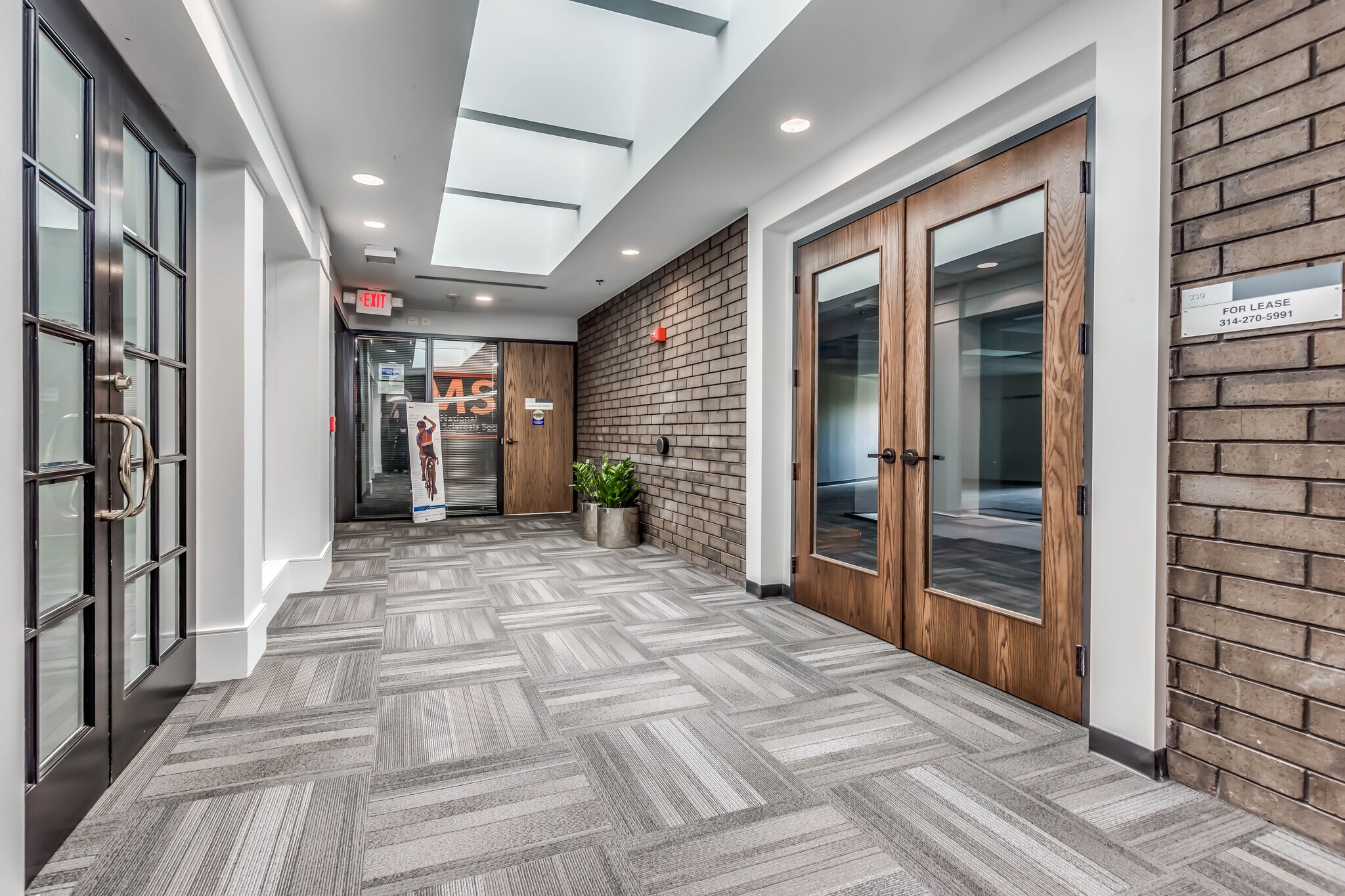 12125 Woodcrest Executive Dr, Saint Louis, MO à louer Photo intérieure– Image 1 sur 9