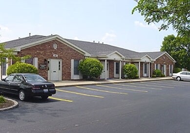 411-417 Williamsburg Ave, Geneva, IL à louer Photo principale– Image 1 sur 2
