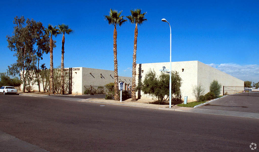 2450 E Chambers St, Phoenix, AZ à louer - Photo de l’immeuble – Image 2 sur 19