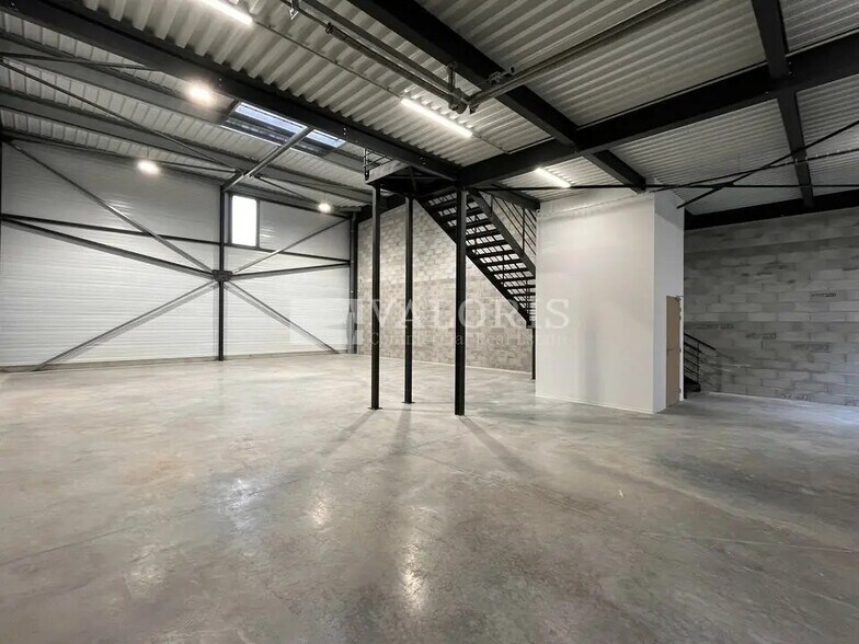 Local d’activités dans Brignoles à louer - Photo intérieure – Image 2 sur 12