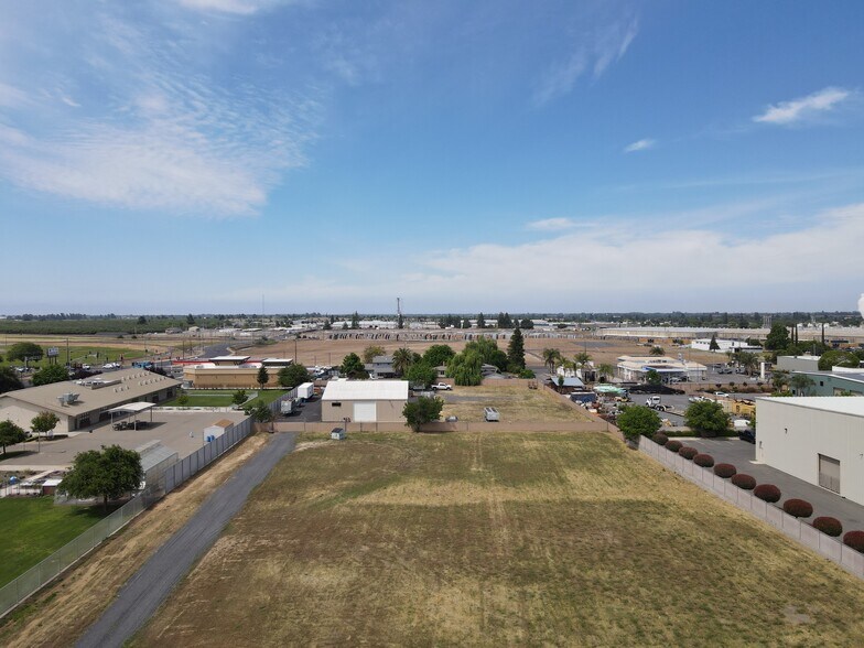 1003 Wakefield Dr, Oakdale, CA à vendre - Photo de l’immeuble – Image 3 sur 5