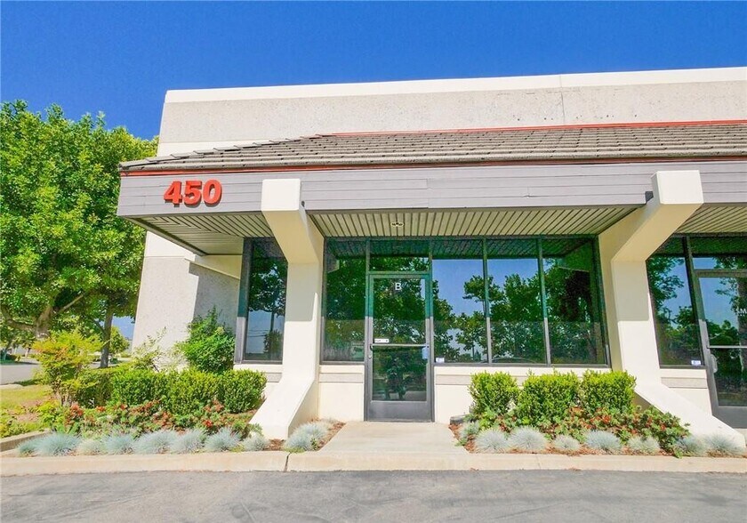 450 S Lone Hill Ave, San Dimas, CA à louer - Photo de l’immeuble – Image 2 sur 19