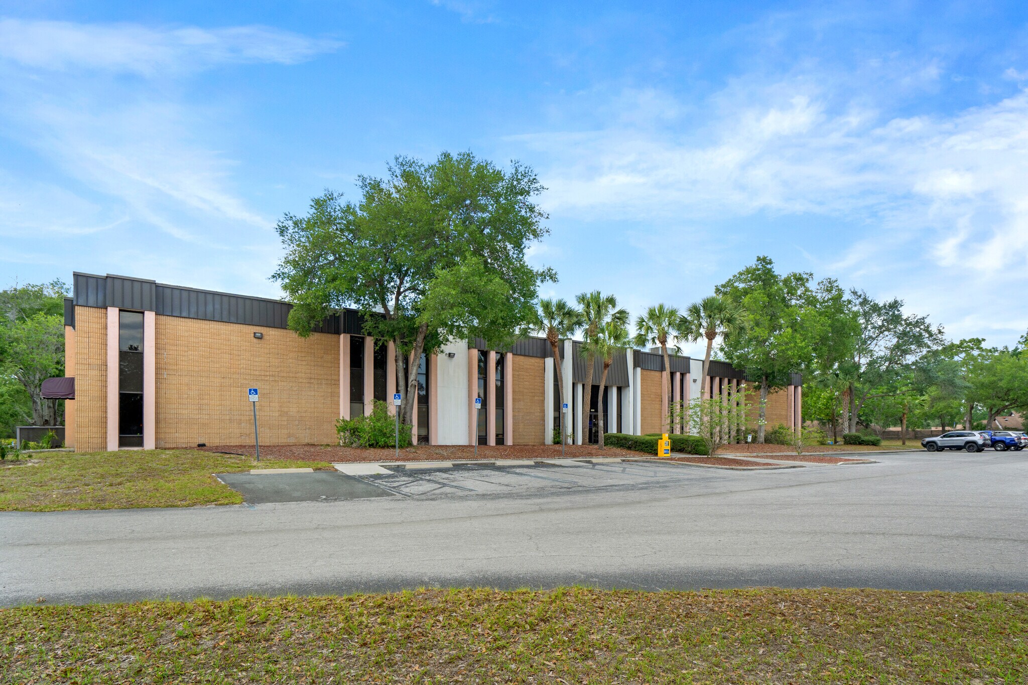 1624 N Meadowcrest Blvd, Crystal River, FL à louer Photo de l’immeuble– Image 1 sur 38