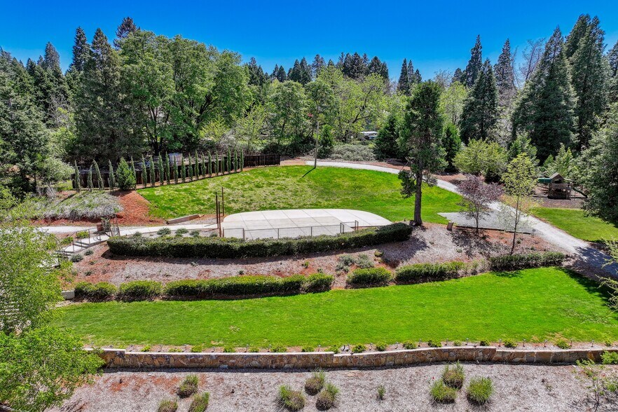 2875 Larsen Dr, Camino, CA à vendre - Photo de l’immeuble – Image 2 sur 86