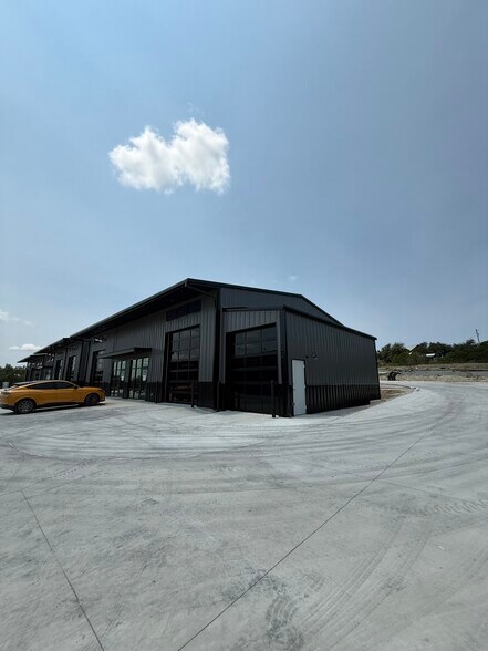 451 Farrell Rd, Dripping Springs, TX à vendre - Photo de l’immeuble – Image 3 sur 17