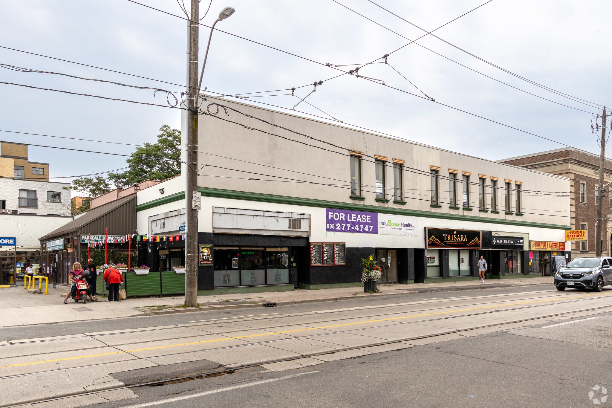 1449-1455 Queen St W, Toronto, ON à louer Photo principale– Image 1 sur 3