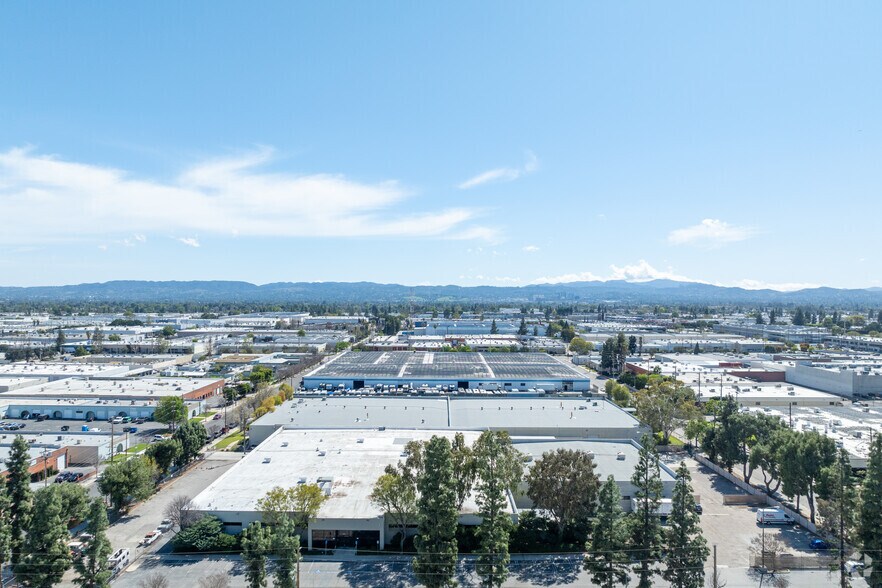 20720 Superior St, Chatsworth, CA à louer - Photo de l’immeuble – Image 1 sur 5