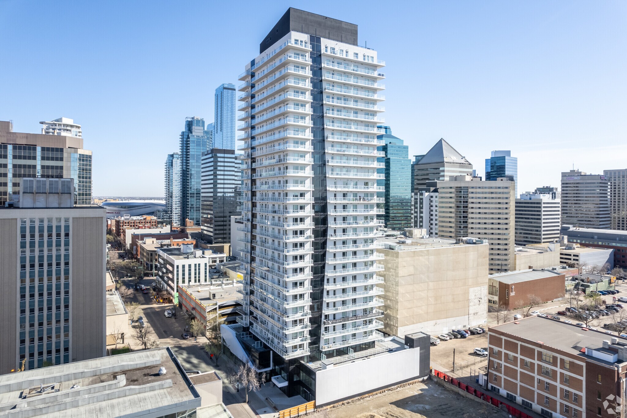 Retail Spaces At Falcon One Tower, Edmonton, AB à louer Photo principale– Image 1 sur 6