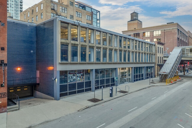 Plus de détails pour 225 W Superior St, Chicago, IL - Bureau à louer