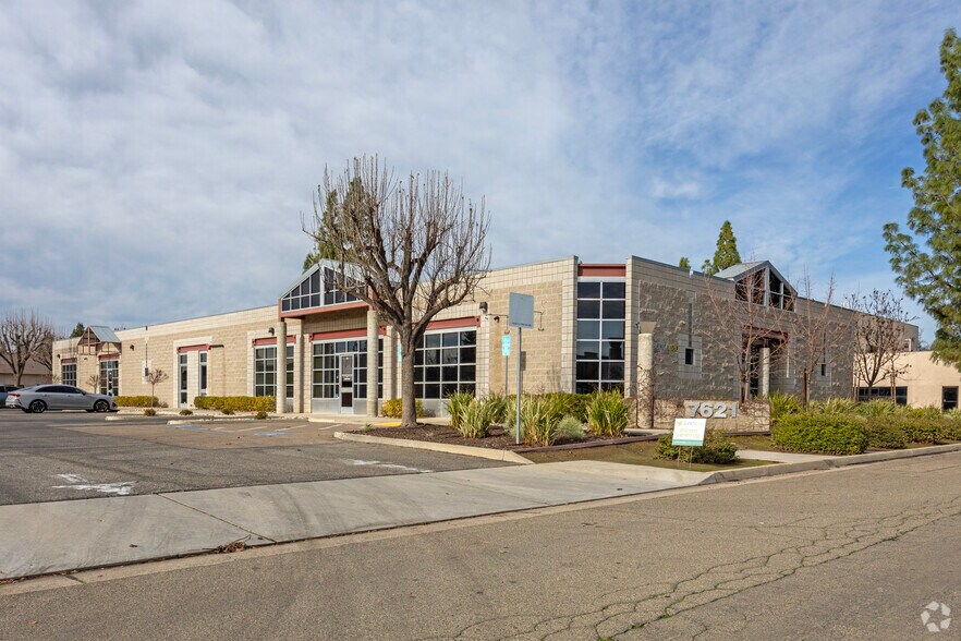 7621 N Del Mar Ave, Fresno, CA à louer - Photo principale – Image 1 sur 13