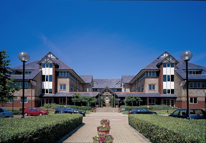 Great Cambridge Rd, Broxbourne à louer - Photo de l’immeuble – Image 1 sur 9
