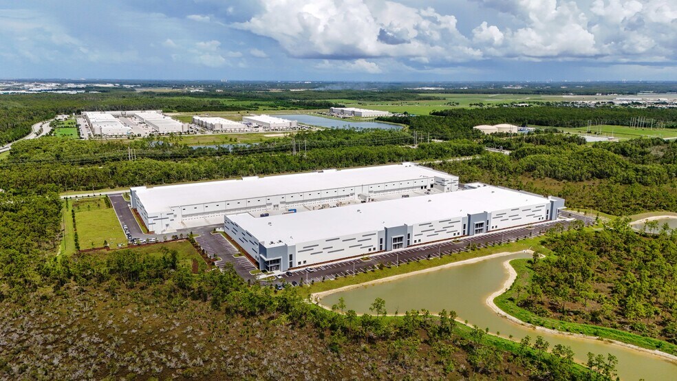 16523 Airport Haul Rd, Fort Myers, FL à louer - Photo de la construction – Image 2 sur 4