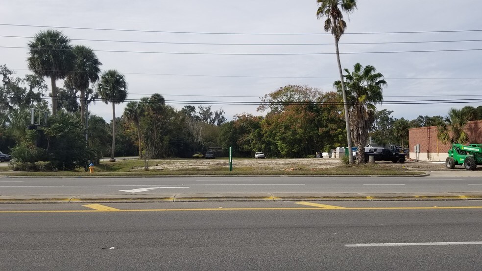 1102 N Woodland Blvd, Deland, FL à vendre - Autre – Image 1 sur 3