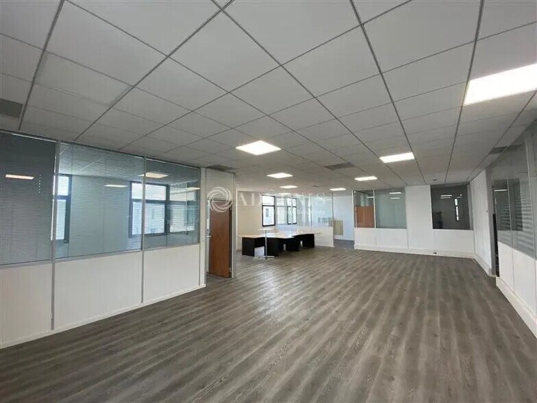 Bureau dans Créteil à louer - Photo de l’immeuble – Image 2 sur 6