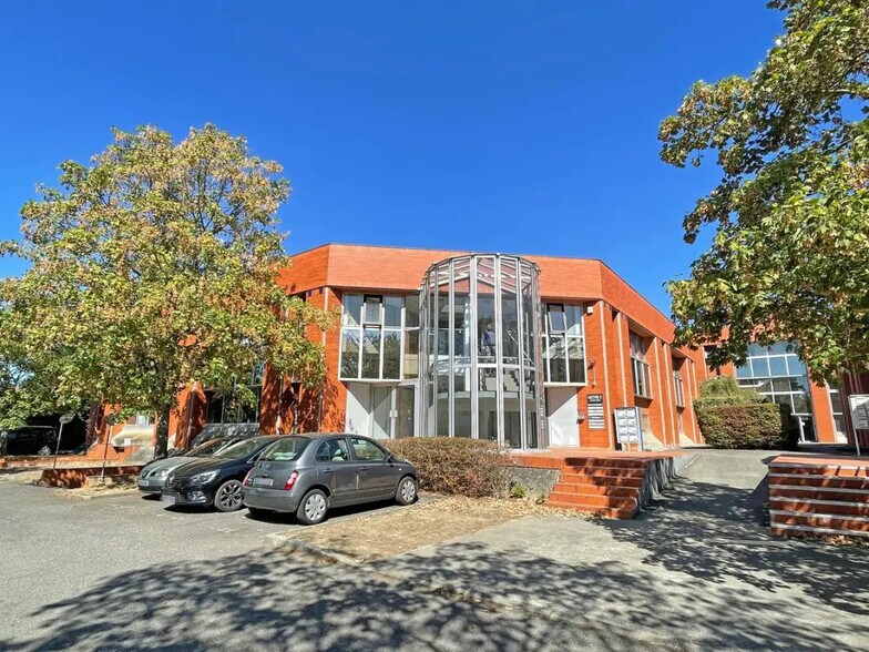 221 Rue Carmin, Labège à louer - Photo de l’immeuble – Image 3 sur 6