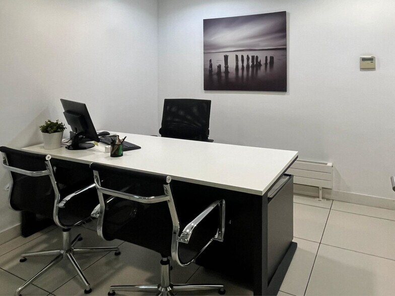 Bureau dans Sabadell, Barcelona à louer - Photo de l’immeuble – Image 3 sur 4