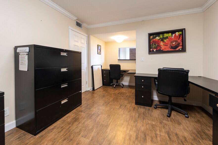 45 E Sheridan St, Dania Beach, FL à louer - Photo intérieure – Image 2 sur 22