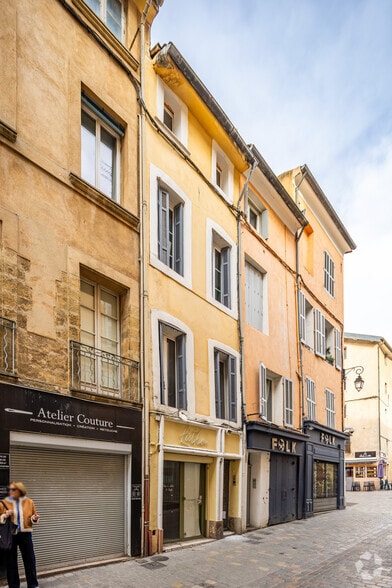 Immeuble residentiel dans Aix-en-Provence à vendre - Photo de l’immeuble – Image 1 sur 13