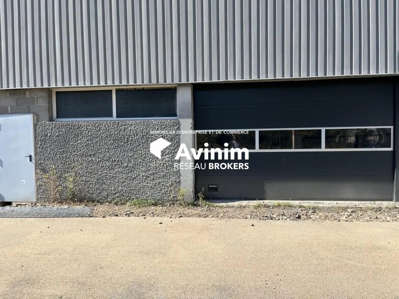 Local d'activités dans Saint-Étienne à vendre - Photo de l’immeuble – Image 2 sur 15